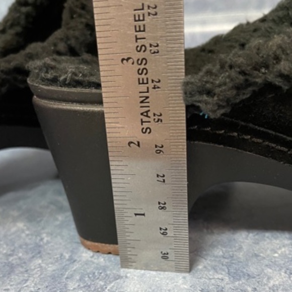Women's Crocs Sarah Fuzzy Clogs Mules Slides - Picture 5 of 6